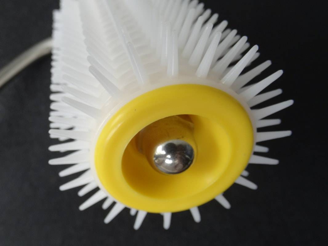 Details about   Beekeeping Tool Plastic Uncapping Needle Roller Bee Honey Extracting Equipm TBfi 